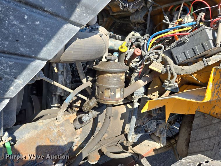 image for item EJ7348 2006 International 7400 dump truck