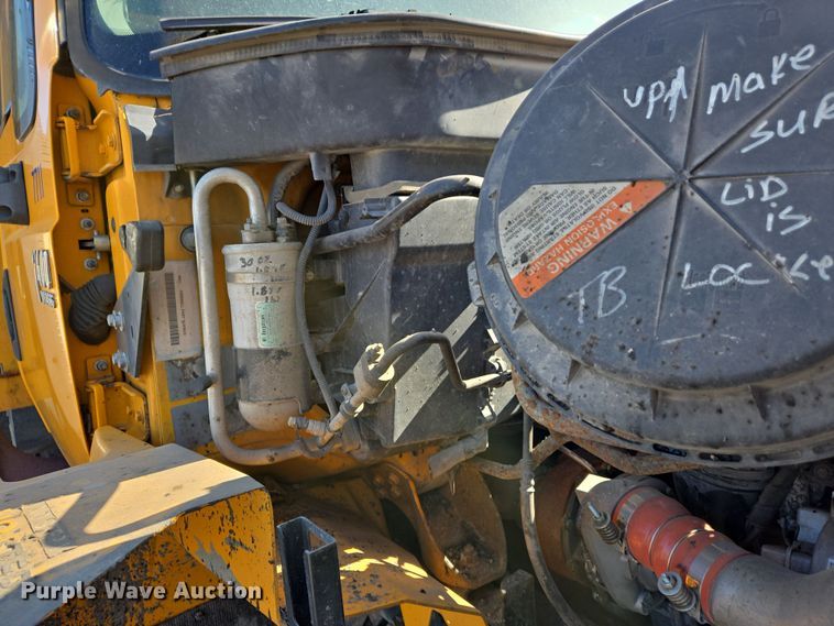 image for item EJ7348 2006 International 7400 dump truck