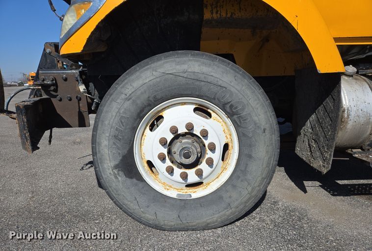 image for item EJ7348 2006 International 7400 dump truck