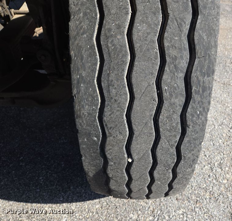 image for item EJ7348 2006 International 7400 dump truck