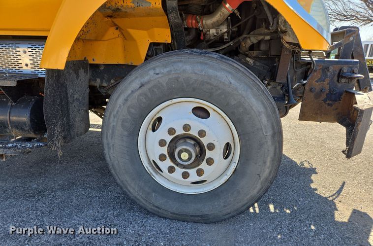 image for item EJ7348 2006 International 7400 dump truck