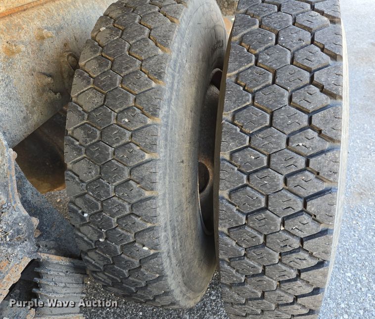 image for item EJ7348 2006 International 7400 dump truck