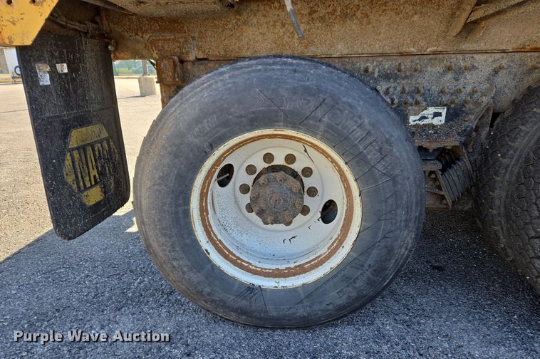 image for item EJ7348 2006 International 7400 dump truck