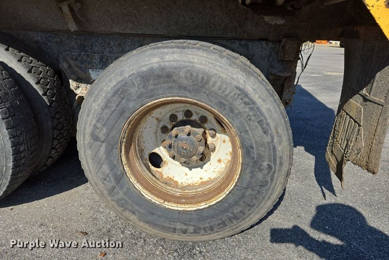 image for item EJ7348 2006 International 7400 dump truck