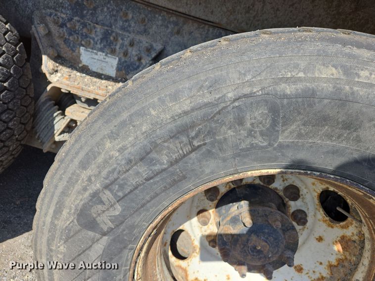 image for item EJ7348 2006 International 7400 dump truck