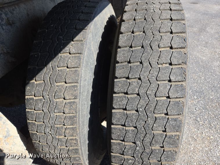 image for item EJ7348 2006 International 7400 dump truck