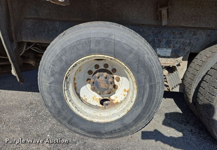 image for item EJ7348 2006 International 7400 dump truck