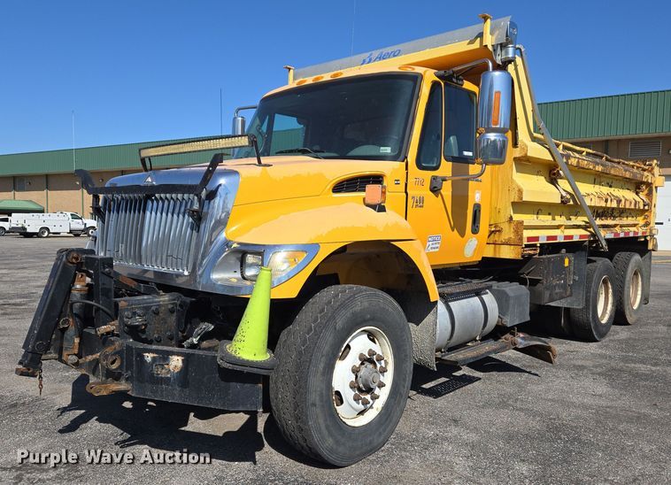 image for item EJ7349 2006 International 7400 dump truck