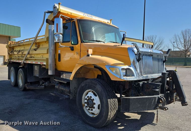 image for item EJ7349 2006 International 7400 dump truck