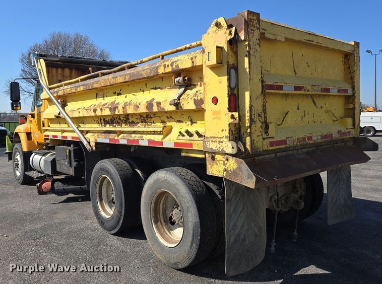 image for item EJ7349 2006 International 7400 dump truck