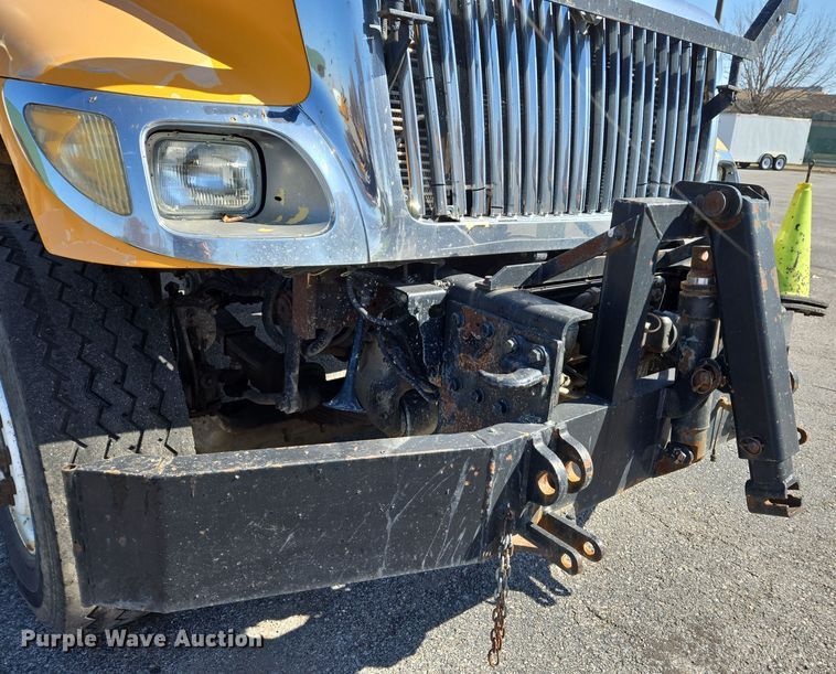 image for item EJ7349 2006 International 7400 dump truck