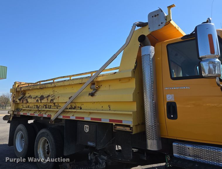 image for item EJ7349 2006 International 7400 dump truck
