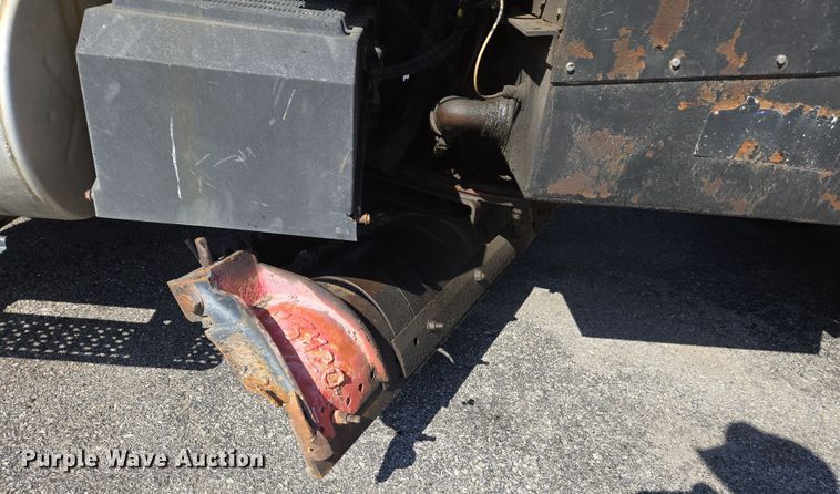 image for item EJ7349 2006 International 7400 dump truck