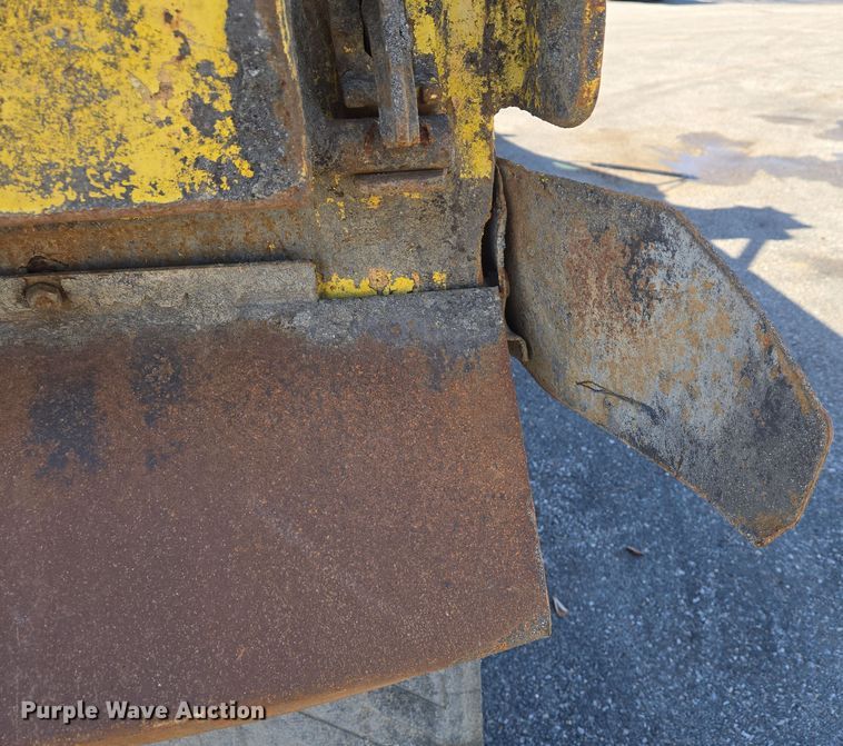 image for item EJ7349 2006 International 7400 dump truck