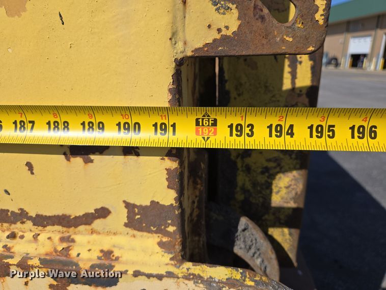 image for item EJ7349 2006 International 7400 dump truck