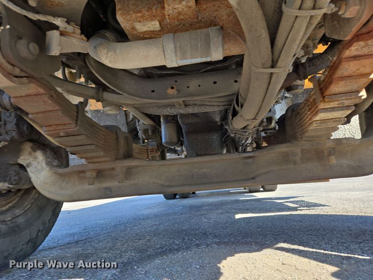 image for item EJ7349 2006 International 7400 dump truck