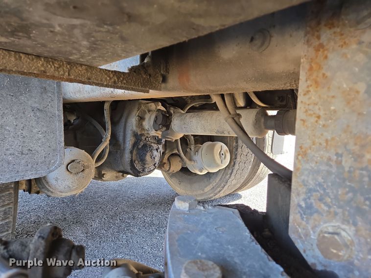 image for item EJ7349 2006 International 7400 dump truck