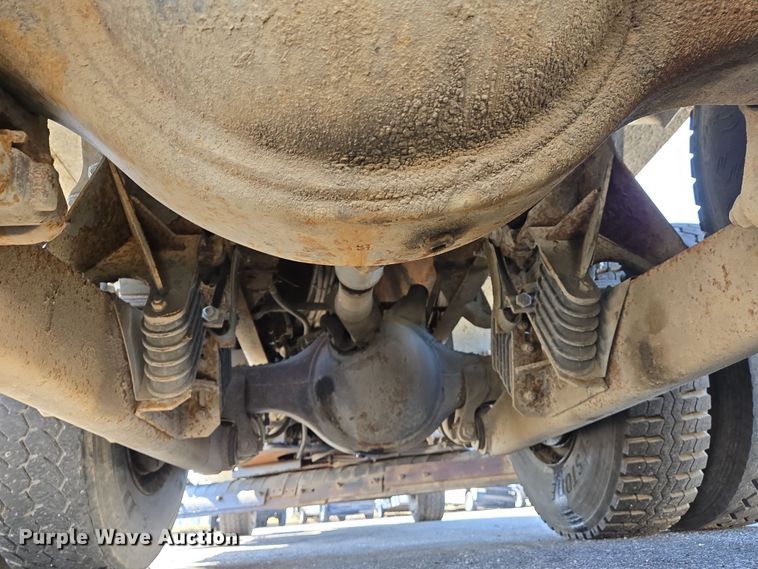 image for item EJ7349 2006 International 7400 dump truck