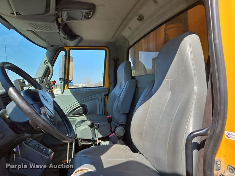 image for item EJ7349 2006 International 7400 dump truck