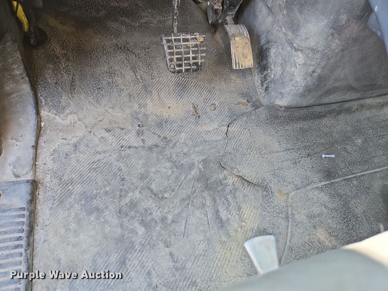 image for item EJ7349 2006 International 7400 dump truck