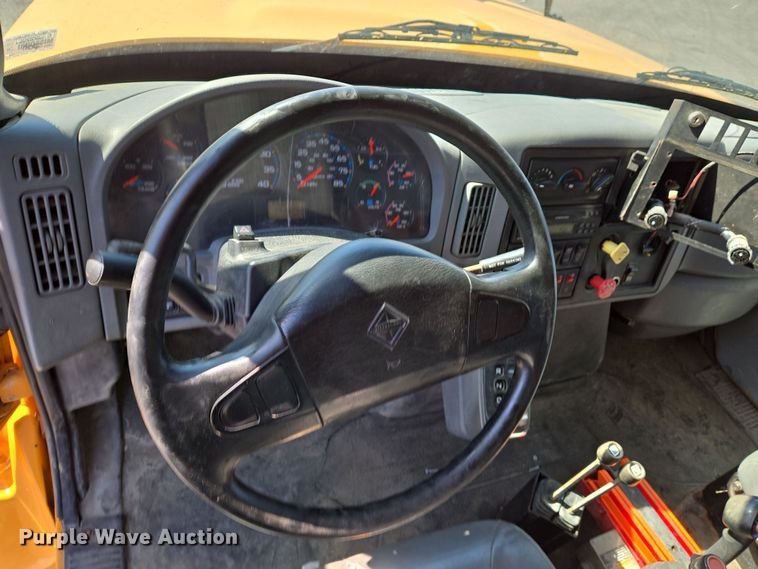 image for item EJ7349 2006 International 7400 dump truck