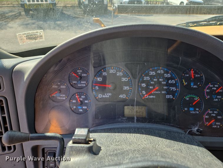 image for item EJ7349 2006 International 7400 dump truck