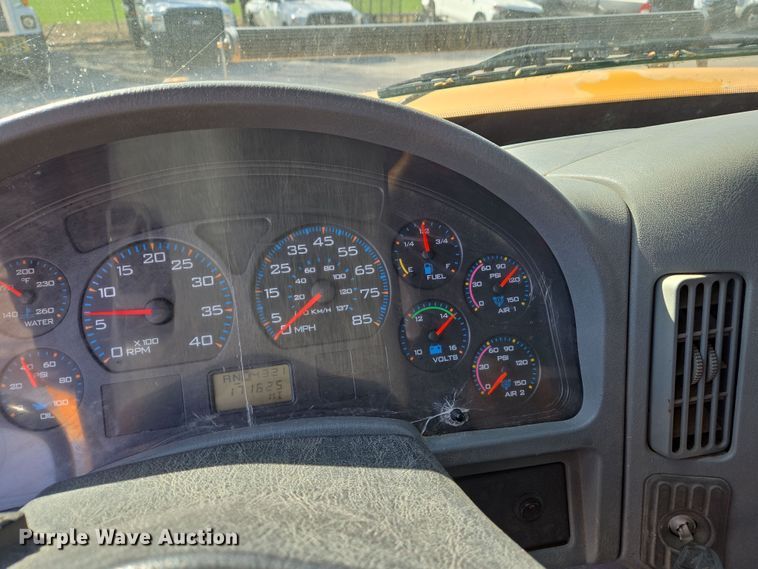 image for item EJ7349 2006 International 7400 dump truck