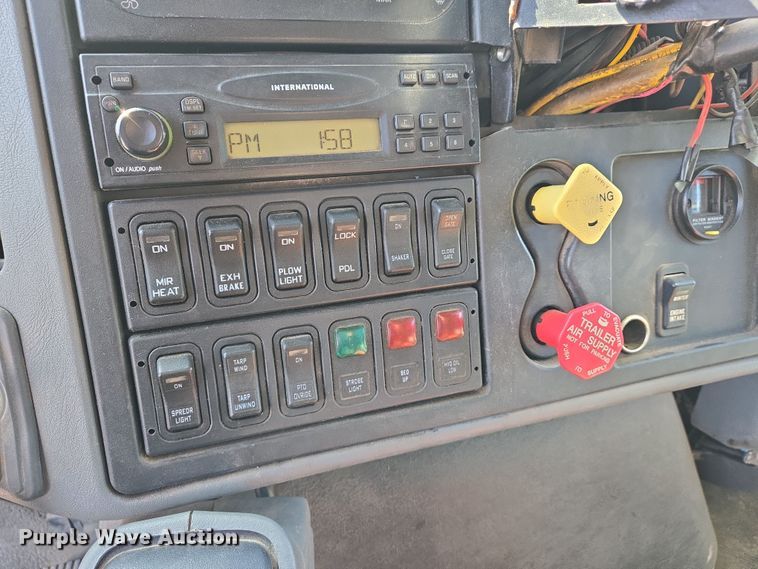 image for item EJ7349 2006 International 7400 dump truck