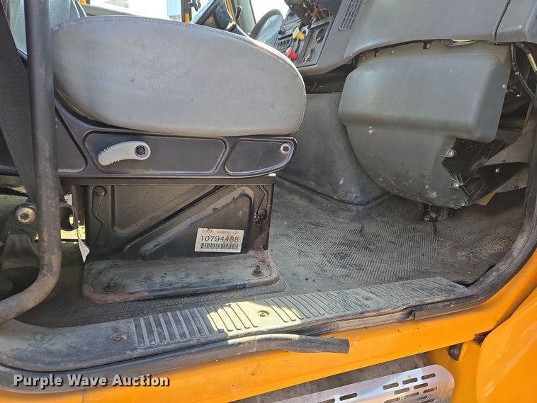 image for item EJ7349 2006 International 7400 dump truck