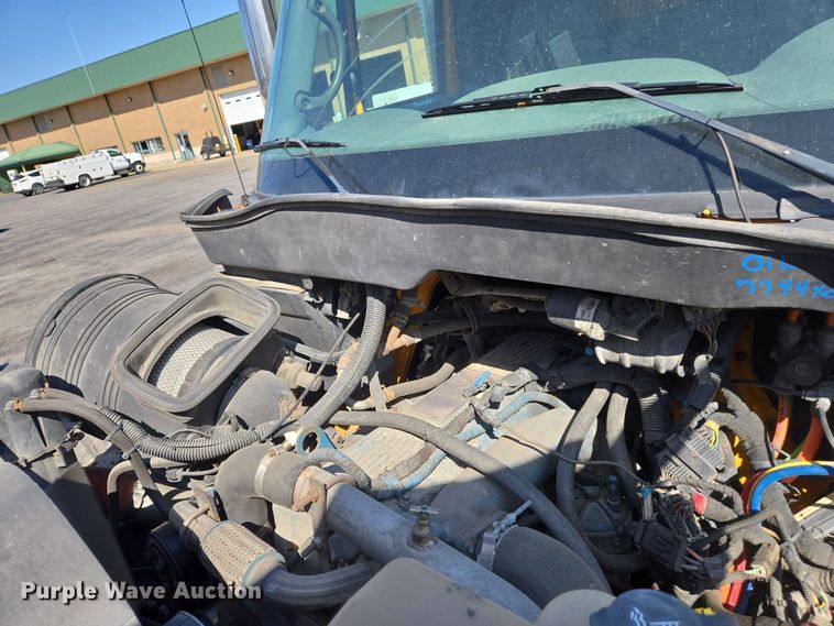 image for item EJ7349 2006 International 7400 dump truck