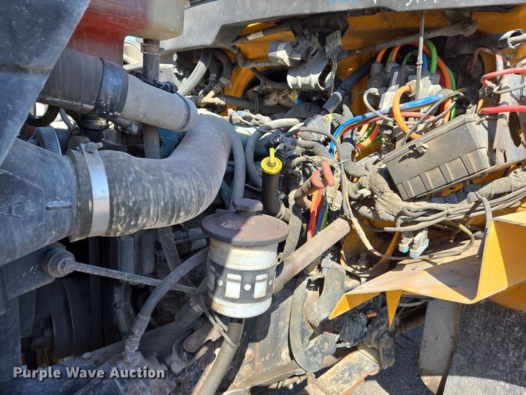 image for item EJ7349 2006 International 7400 dump truck