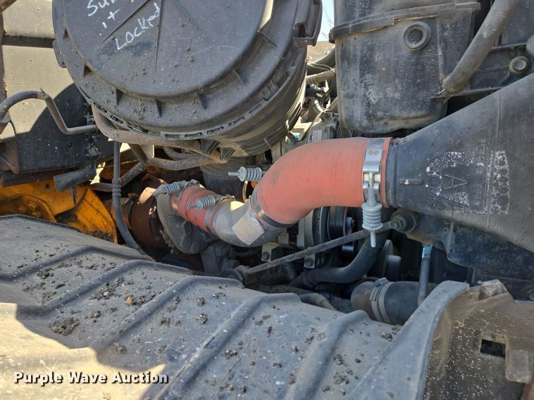 image for item EJ7349 2006 International 7400 dump truck