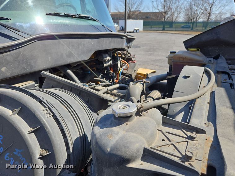 image for item EJ7349 2006 International 7400 dump truck