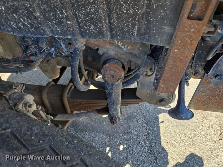 image for item EJ7349 2006 International 7400 dump truck