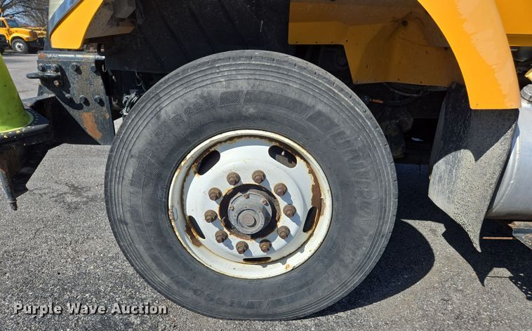 image for item EJ7349 2006 International 7400 dump truck