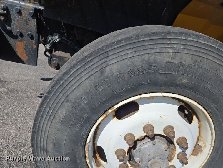 image for item EJ7349 2006 International 7400 dump truck