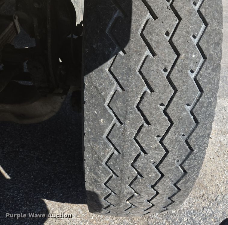 image for item EJ7349 2006 International 7400 dump truck