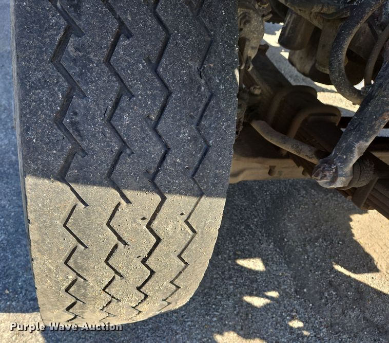 image for item EJ7349 2006 International 7400 dump truck