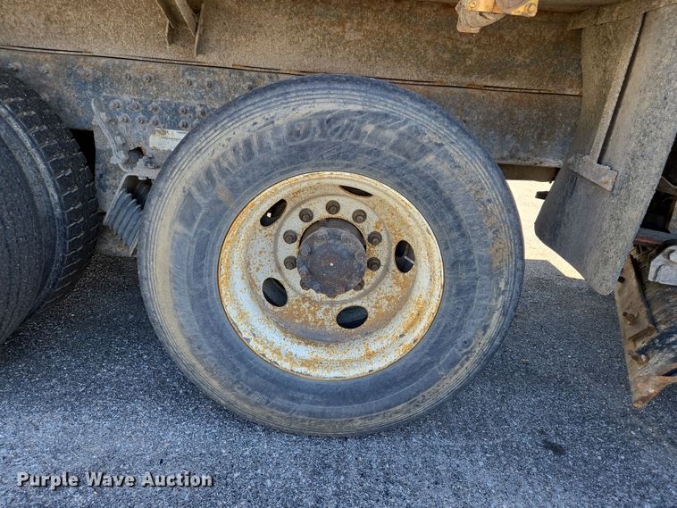 image for item EJ7349 2006 International 7400 dump truck