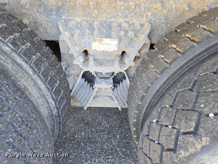 image for item EJ7349 2006 International 7400 dump truck