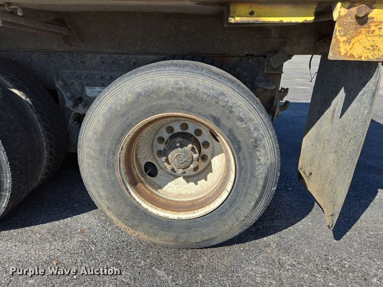 image for item EJ7349 2006 International 7400 dump truck