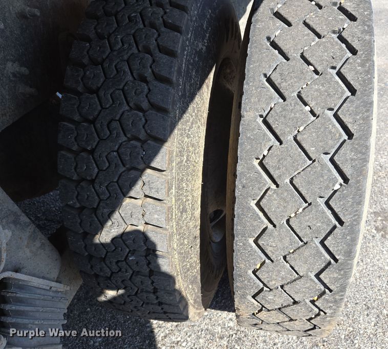 image for item EJ7349 2006 International 7400 dump truck