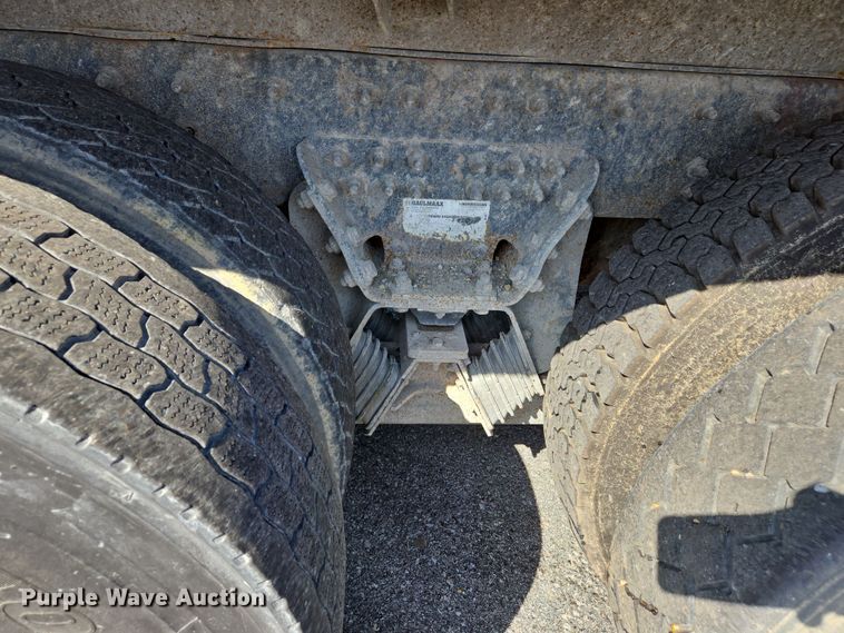 image for item EJ7349 2006 International 7400 dump truck
