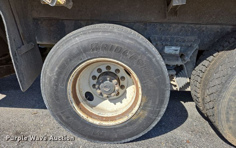 image for item EJ7349 2006 International 7400 dump truck