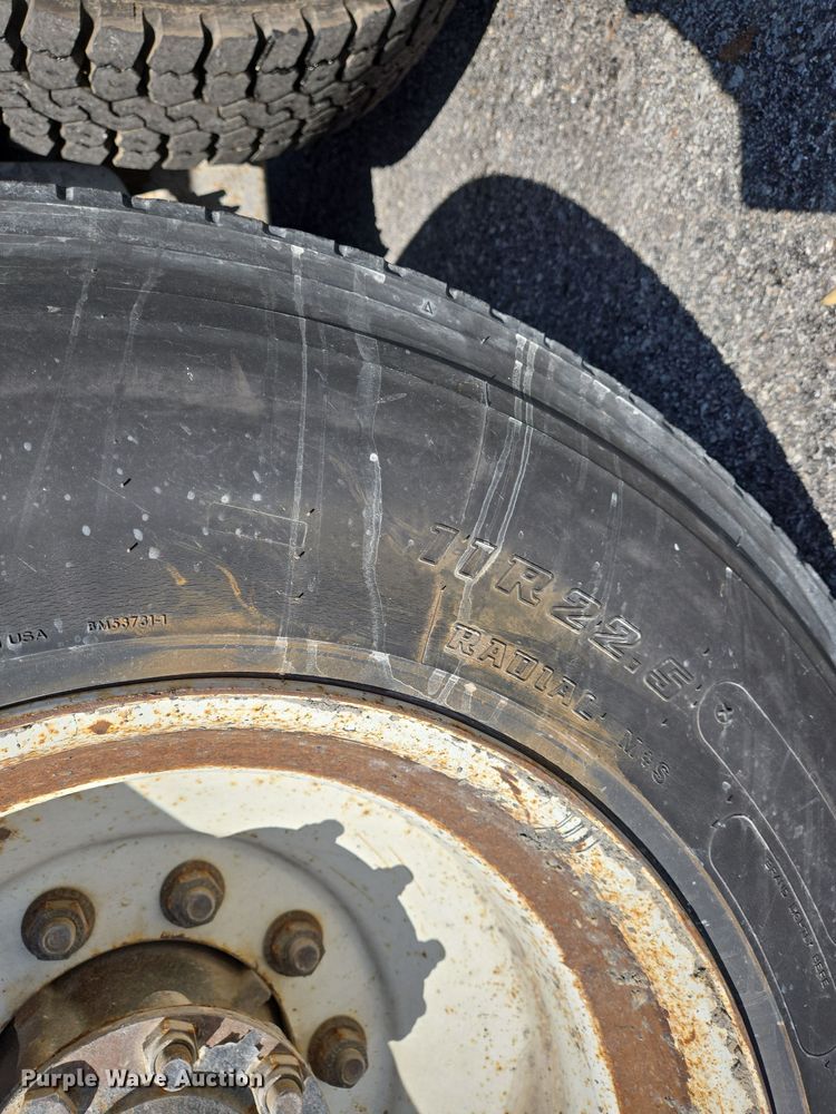 image for item EJ7349 2006 International 7400 dump truck