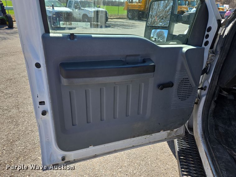 image for item EJ7350 2013 Ford F450 Super Duty XL Crew Cab flatbed truck