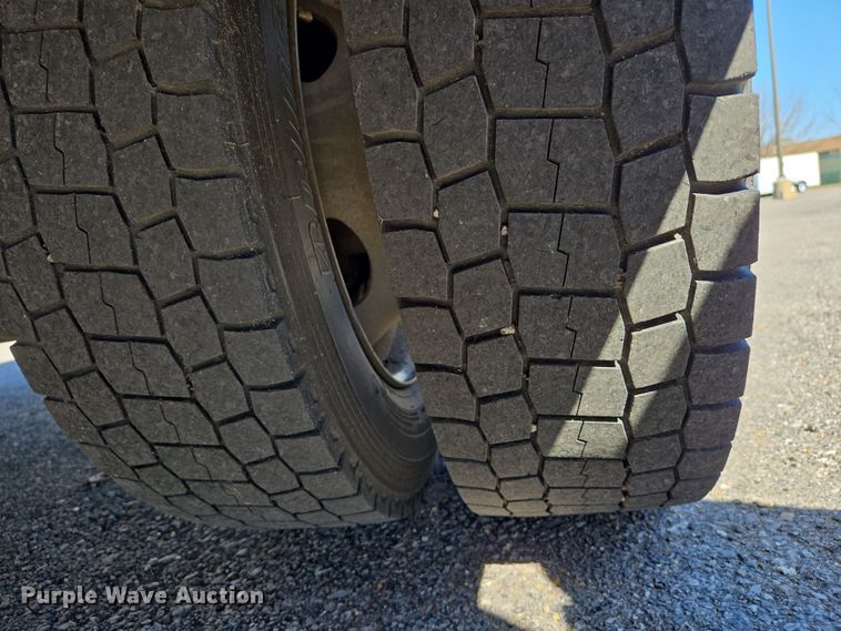 image for item EJ7350 2013 Ford F450 Super Duty XL Crew Cab flatbed truck