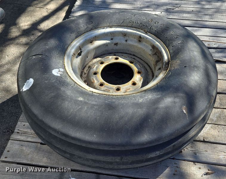 image for item EJ7354 2009 John Deere 6430 tractor