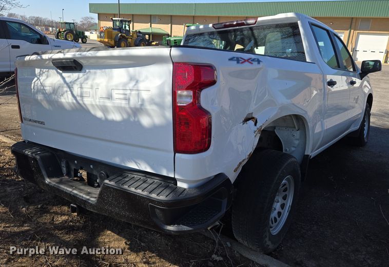 image for item EJ7355 2022 Chevrolet Silverado 1500 Crew Cab pickup truck