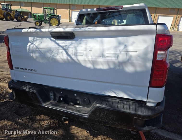 image for item EJ7355 2022 Chevrolet Silverado 1500 Crew Cab pickup truck